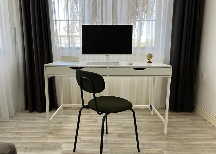 Entire In Residential Compound With Great Location 아파트 *